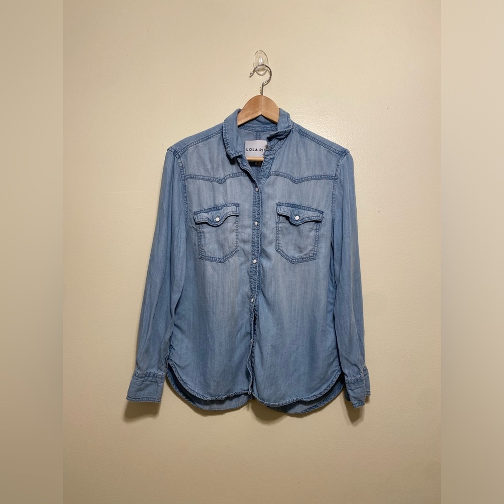LOLA RIVER Light Blue Tencel Denim Button-Up Shirt. Size XS